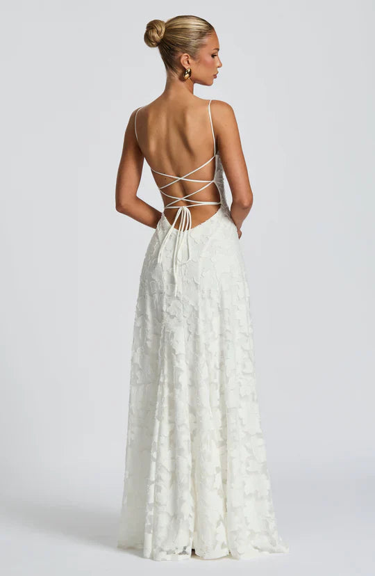 NELIA - Vestido que combina elegancia y dulzura