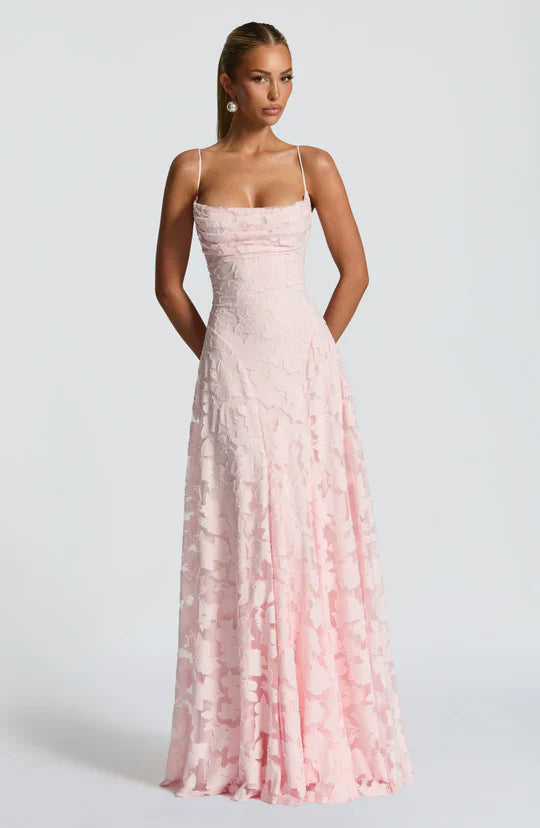NELIA - Vestido que combina elegancia y dulzura