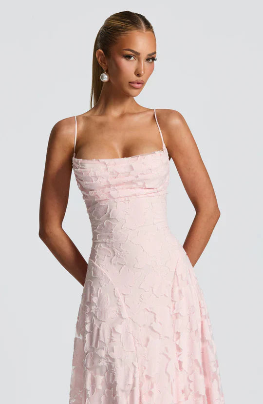 NELIA - Vestido que combina elegancia y dulzura