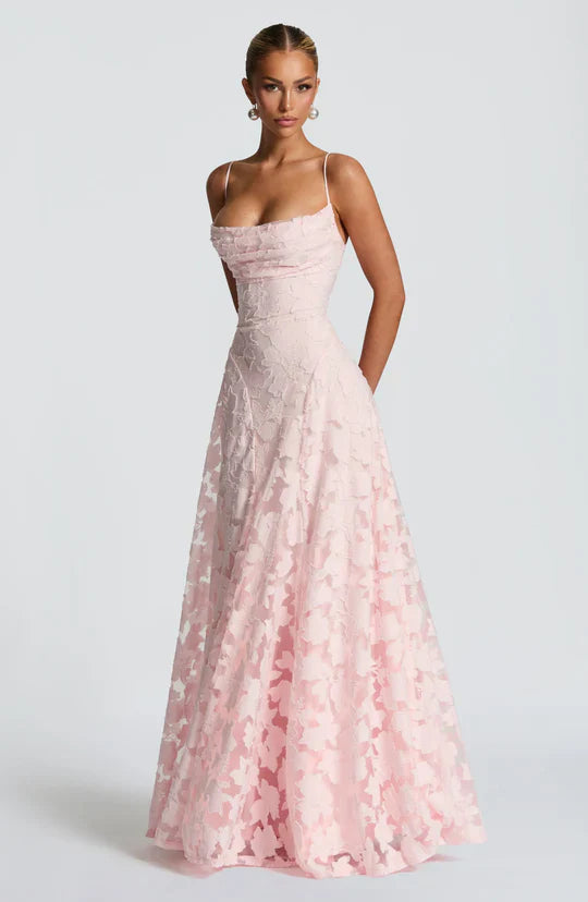 NELIA - Vestido que combina elegancia y dulzura