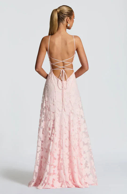 NELIA - Vestido que combina elegancia y dulzura