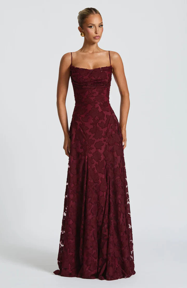 NELIA - Vestido que combina elegancia y dulzura