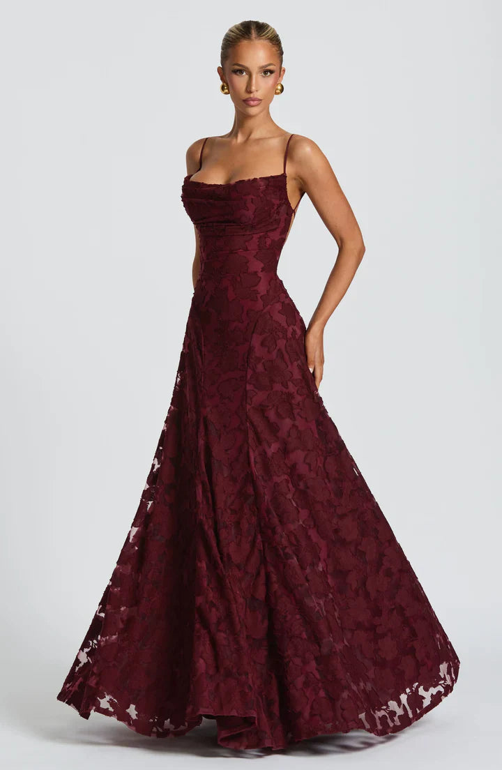 NELIA - Vestido que combina elegancia y dulzura