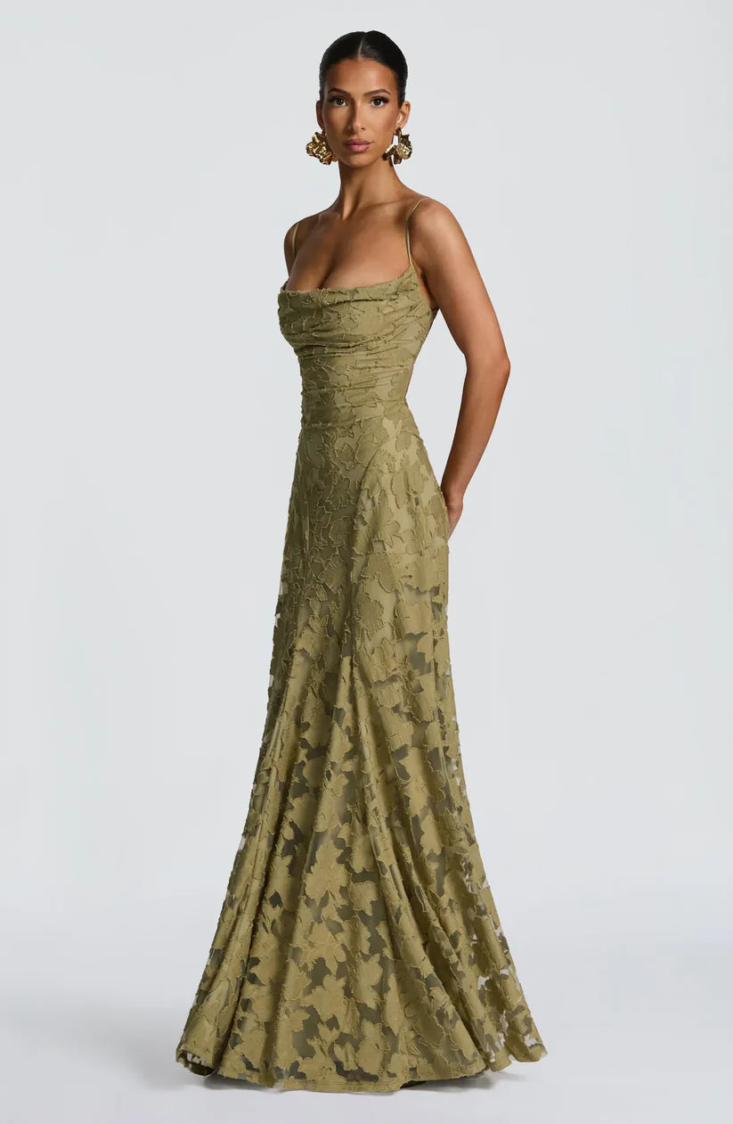 NELIA - Vestido que combina elegancia y dulzura