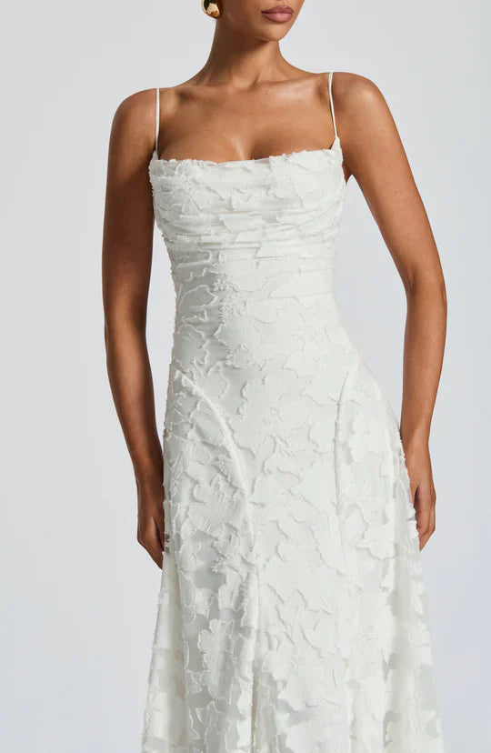 NELIA - Vestido que combina elegancia y dulzura